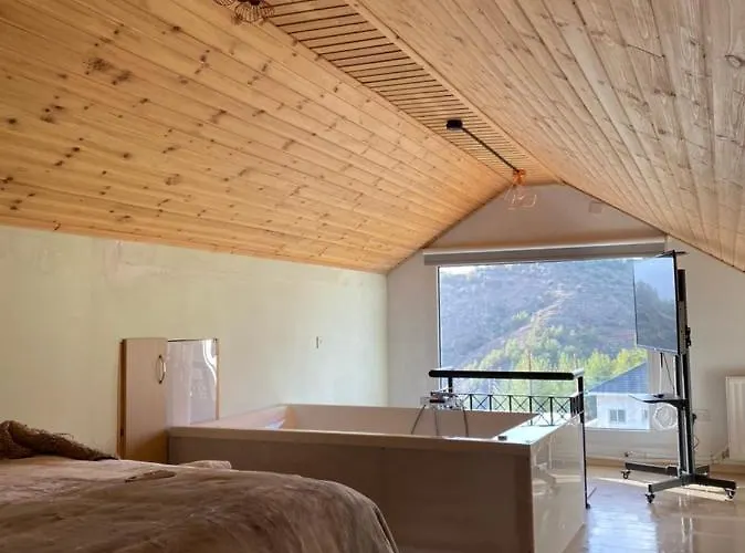 Апартаменты Aprosmeno Jacuzzi House 2