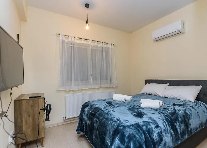 Lägenhet Aprosmeno Jacuzzi House 2